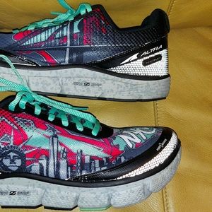 Women's 9.5 Altra Limited Edition NYC Torin